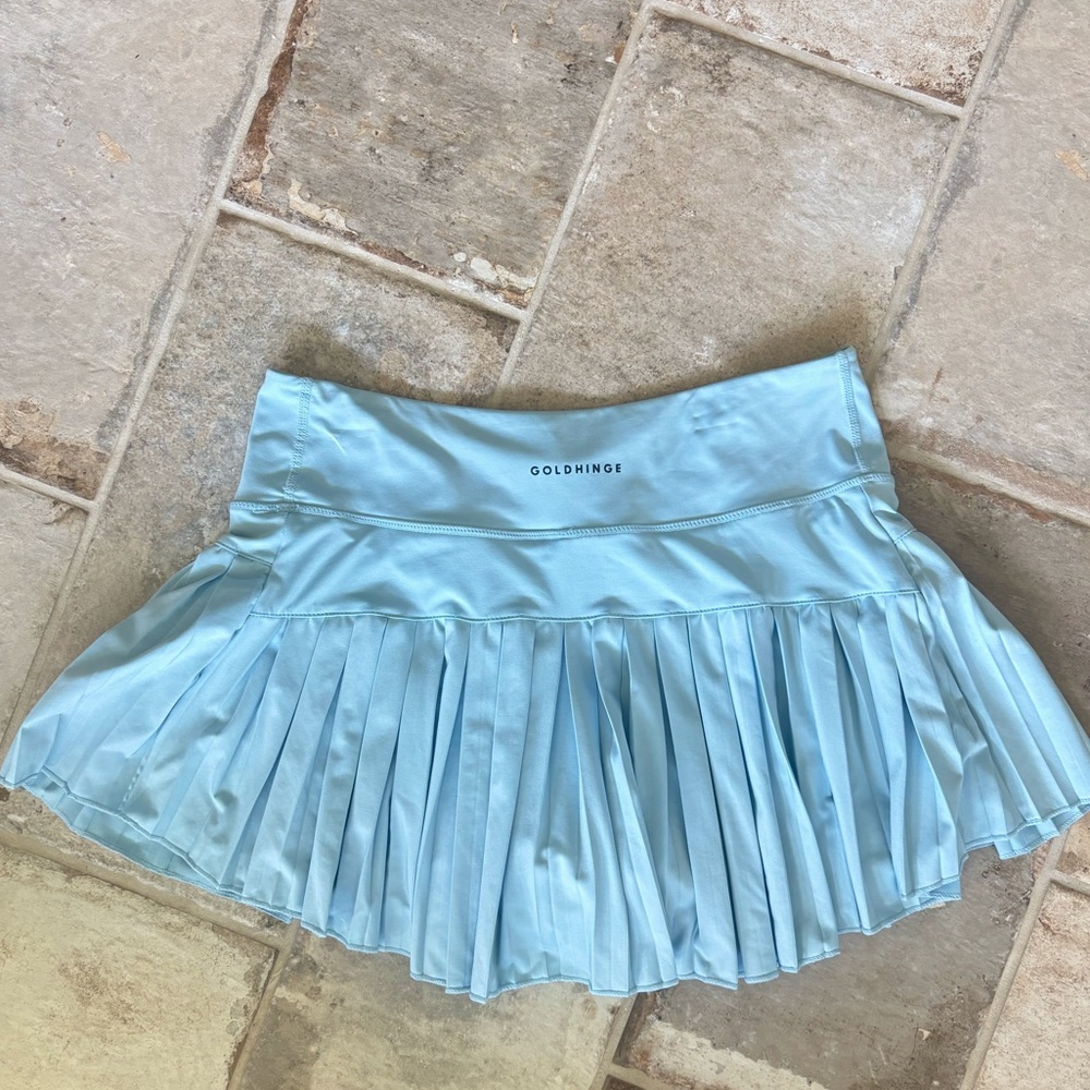GOLDHINGE, size Medium, color is light blue